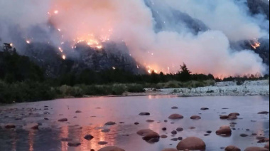 El fuego en El Turbio sigue activo y suman un campamento a solo 3 km del frente