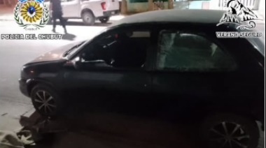 Lo encontraron intentando entrar a un auto, se puso violento y terminó detenido en Madryn
