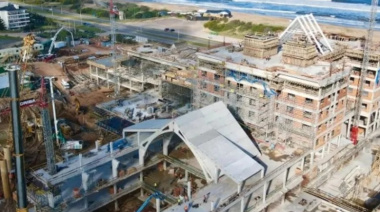 Denuncian "encierro" de obreros peruanos en la megaobra del Cipriani