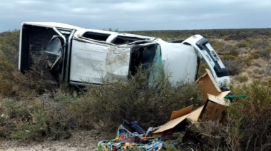 Vuelco fatal en la Ruta 3: una mujer murió y su hijo quedó en estado de shock