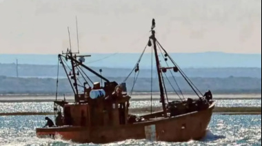 Naufragio en el Golfo San Matías: buscan intensamente a un maquinista tras el hundimiento del "Heleno A"