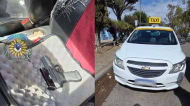 Denunció que el taxista lo amenazó con un arma y terminó detenido frente a la comisaría