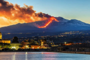 🔥 El Etna explotó de nuevo: show de lava en el cielo italiano