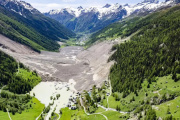 Un pueblo suizo quedó enterrado por una avalancha de glaciar: "Perdimos nuestro hogar, pero no nuestro corazón"