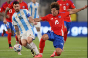 Argentina venció a Chile y lo dejó al borde del abismo