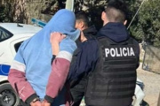 Detienen a un hombre por usurpar una vivienda y portar un arma cargada