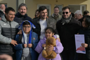 Torres entregó viviendas en Trelew y anunció que Chubut se hace cargo del Pro.Cre.Ar.