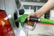 Otro golpe al tanque: suben los combustibles y preocupa el efecto en la inflación
