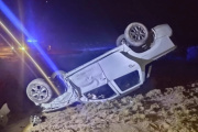 Dos hombres volcaron en la Ruta 25 cuando iban a ayudar a un amigo