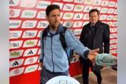 Messi recibió unas canilleras hechas con tapitas de plástico y su reacción se volvió viral