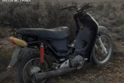 Hallan una moto robada escondida entre arbustos cerca de Rawson