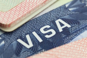 ¿Viajar a EE.UU. sin visa? El Gobierno negocia para que los argentinos puedan entrar solo con pasaporte