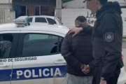 Detenido en Puerto Madryn por pedido de captura mientras bebía en la Vía Pública