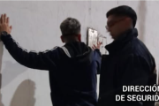 Lo encontró adentro del patio y lo esperó en la calle: cayó un ladrón en Trelew