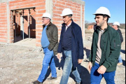 Torres destacó la reactivación de obras de viviendas en Dolavon con fondos provinciales