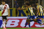 Rosario Central derrotó a River en un partidazo lleno de polémicas