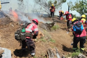 Avanzan con resultados positivos los trabajos para controlar el incendio en El Turbio