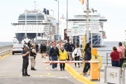 Puerto Madryn a full: dos mega cruceros trajeron casi 8.000 visitantes y la ciudad respondió con un operativo aceitado