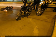 Persecución de madrugada en Puerto Madryn: escapó en moto, derrapó y terminó detenida