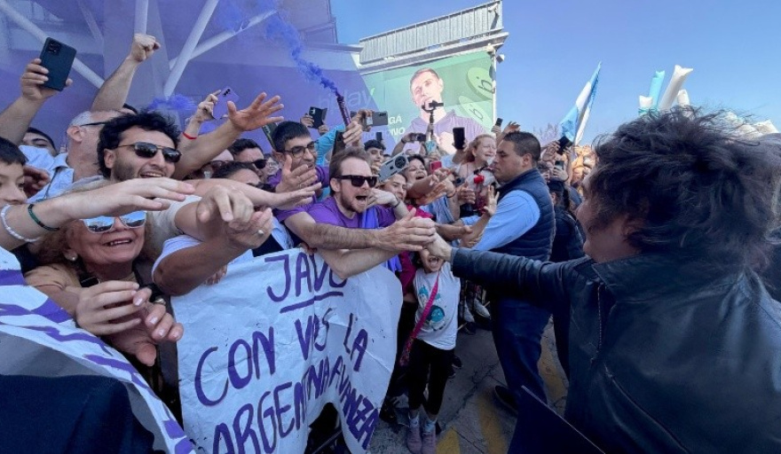 Incidentes en Santa Fe: Milei cambió su agenda y hubo cinco detenidos