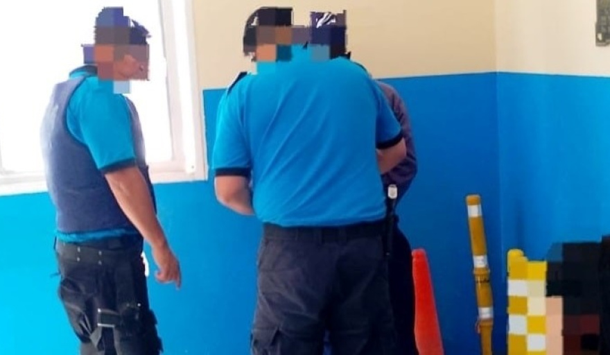 Insólito en Madryn: fue a denunciar un robo y terminó preso porque tenía pedido de captura