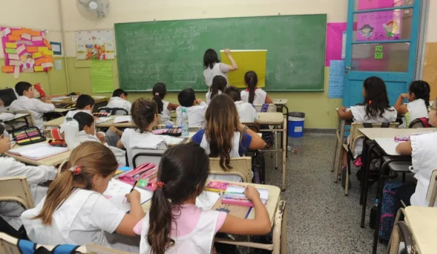Más de 30 intendentes se suman a la querella contra las coimas y el boicot educativo